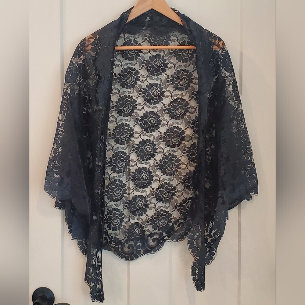 Vintage Chantilly Lace Shawl